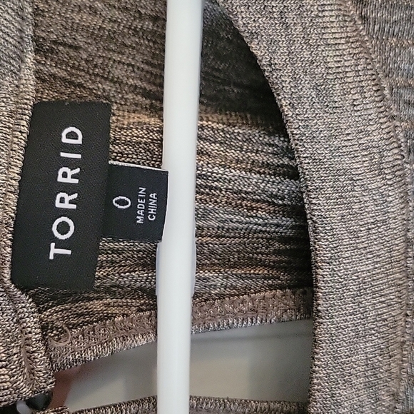 Torrid Pleated Metallic Knit Tank - Picture 4 of 10